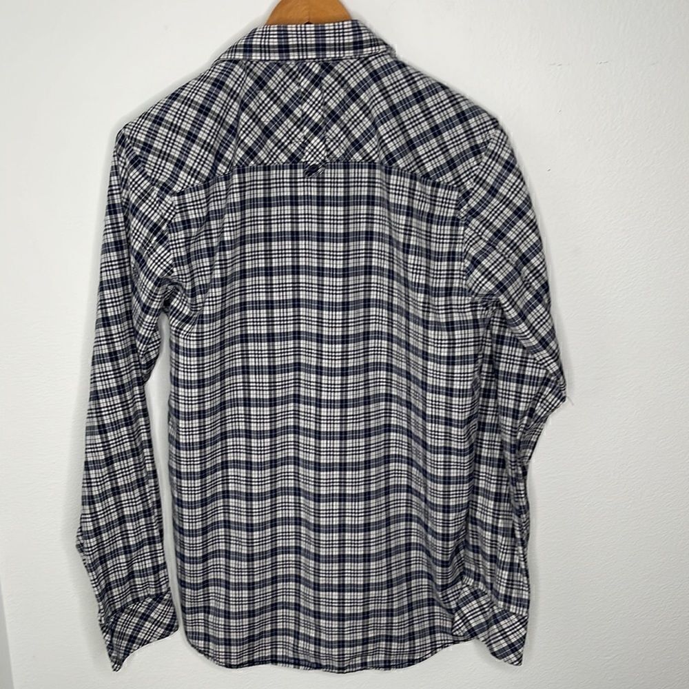 Sovereign Code casual button up shirt.  Size Medium.